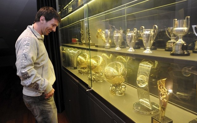 Leo Messi: Vinh quang đi qua, chỉ còn tình yêu ở lại