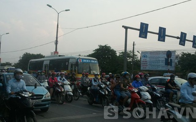 Sau kỳ nghỉ lễ: Người dân hối hả đổ về Hà Nội