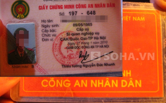 Nhặt được thẻ ngành Công an, nhét ví cho "oai"