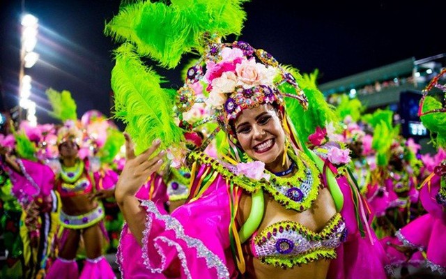 Ngập trong sắc màu với lễ hội Carnival rực rỡ
