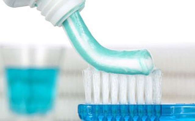 10 thành phần độc hại trong kem đánh răng