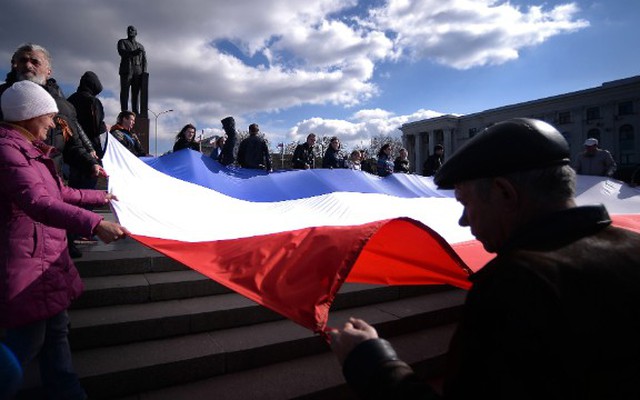 Lavrov: Không chấp nhận thực tế ở Crimea là "thủ đoạn bẩn thỉu"