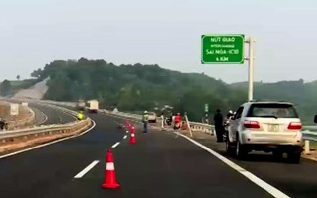 Clip: Vá, trám "vết thương" 73m trên cao tốc dài nhất Việt Nam