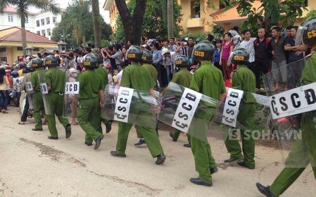 Phú Thọ: Hé lộ nguyên nhân hàng trăm người dân bao vây UBND xã