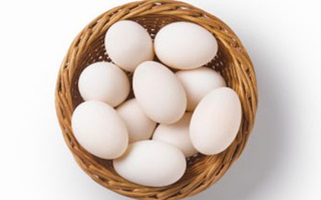 Cảnh giác với  trứng gà công nghiệp ủ hóa chất thành trứng gà ta