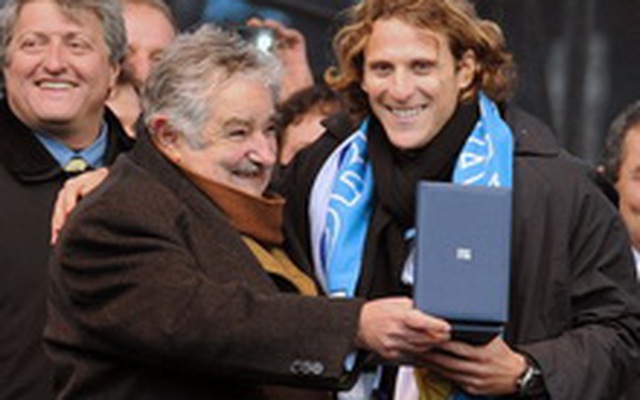 Diego Forlan: Người hùng không mỏi