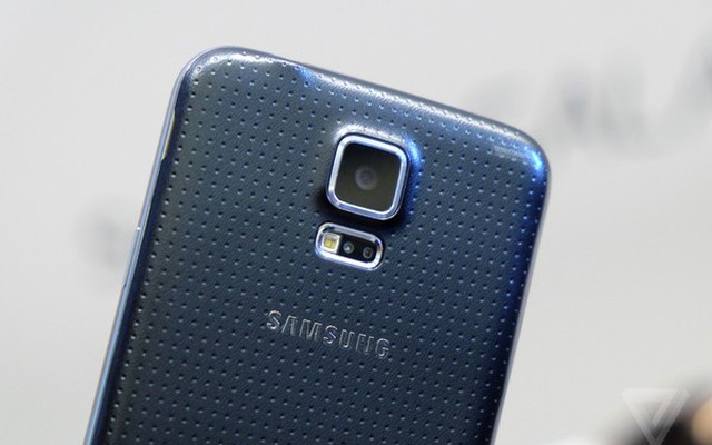 Samsung "chữa cháy" cho Galaxy S5 bằng phiên bản vỏ kim loại