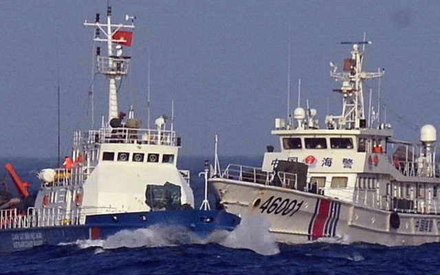 Gần 40 tàu cá Trung Quốc dàn hàng ngang chặn tàu cá Việt Nam