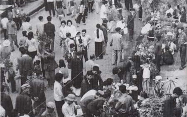 Video: Người Hà Nội nhộn nhịp đón tết Mậu Thân 1968