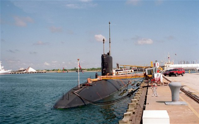 Tàu ngầm hạt nhân Anh suýt "nướng chín" thủy thủ đoàn