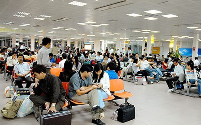 Nóng: Hành khách không phải uốc nước giá "cắt cổ" tại sân bay