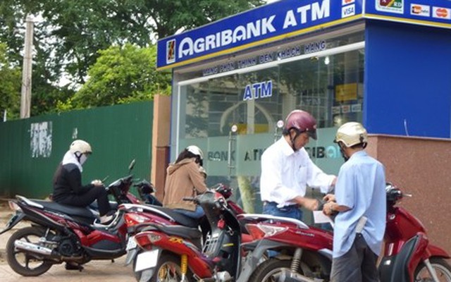 ATM "nuốt" tiền, khách chờ mòn mỏi không được hoàn trả