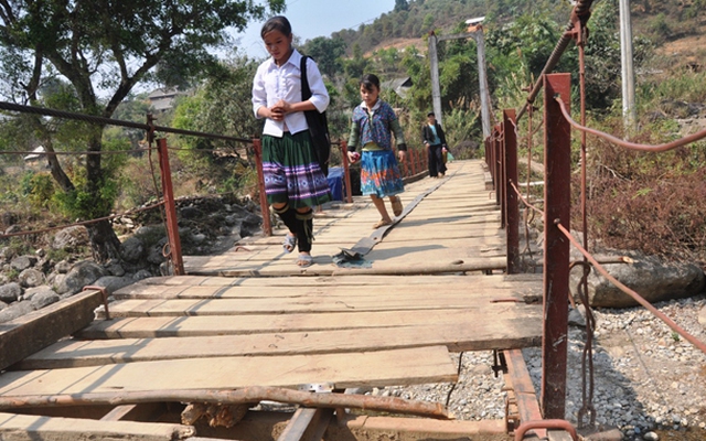 Lai Châu: Nhiều cầu tạm, cầu treo chờ sập