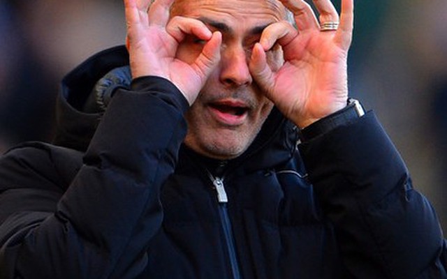 Ai bán đứng “Quỷ đỏ”, truyền tin cho Mourinho?
