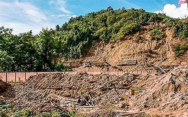 Vụ bốn hầm vàng trong sân trường: Kỷ luật hiệu trưởng