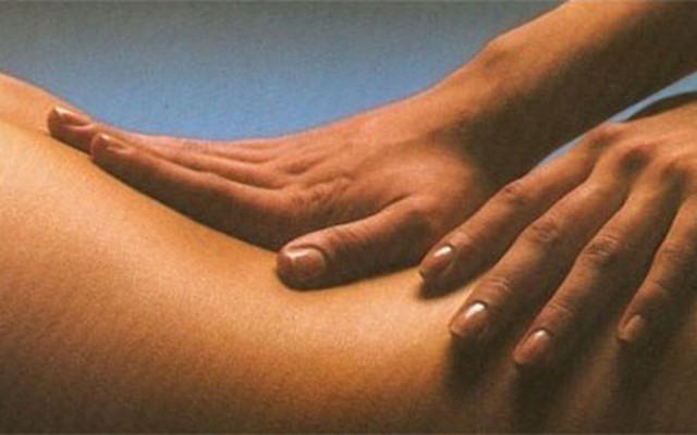 Rình khách massage "úp lưng" là móc túi