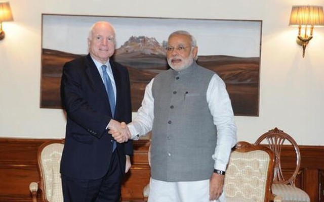 Thượng nghị sĩ John McCain thăm Ấn Độ, lên kế sách đối phó TQ