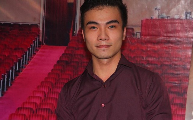 'Hot boy' Kenny Sang hung hăng dọa đập máy ảnh phóng viên