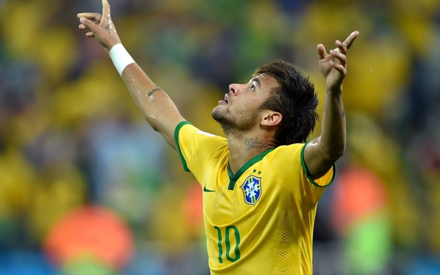 Lác mắt với cú sút cầu vồng ghi bàn siêu “dị” của Neymar