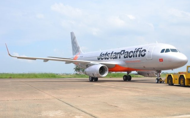 Máy bay cánh cong của Jetstar Pacific cập bến Việt Nam