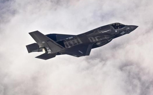 Gần 100 tiêm kích F-35 phải "nằm đất"