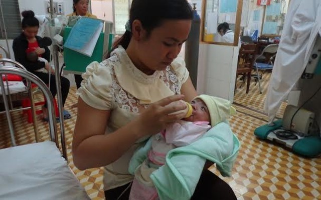 Bệnh viện Nhi đồng: Bé gái sinh non nặng 8 lạng, sống sót kỳ diệu