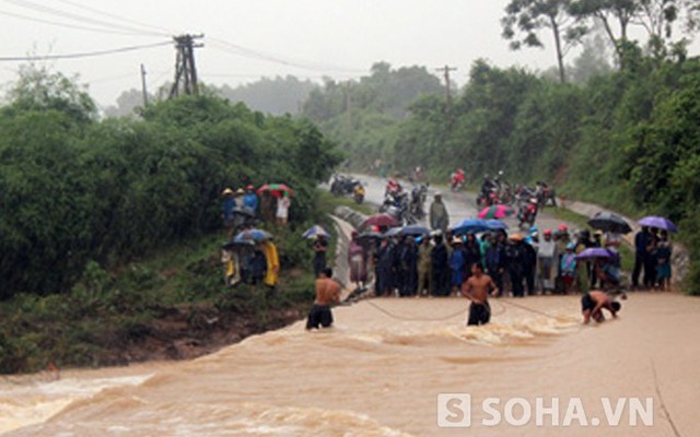 Xây cầu qua Khe Ang - nơi ô tô bị cuốn trôi làm 5 người tử vong