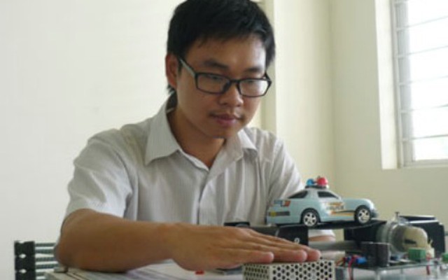 Tiến sỹ 8X: 2,3 tỷ đồng…không bán bản quyền “mắt thần”