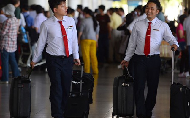 Cấm tổ bay mang vali to ra nước ngoài