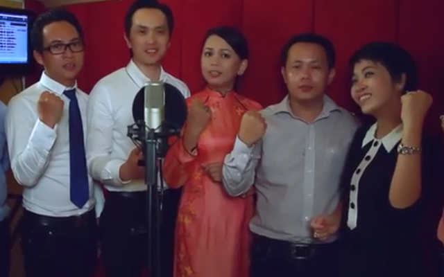 Clip 10 diễn giả hàng đầu Việt Nam hát 'Tự nguyện' gây xúc động