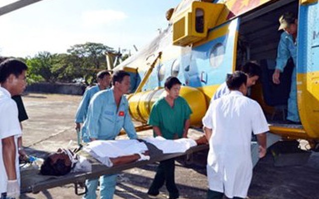 Thuê máy bay trực thăng cứu ngư dân bị nạn