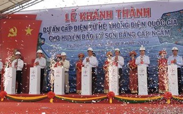 Thủ tướng bật cầu dao đóng điện cáp ngầm cho đảo Lý Sơn