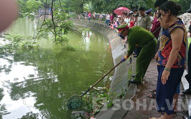 Đại úy công an xót xa kể lại vụ vớt xác bé sơ sinh ở hồ Hoàn Kiếm