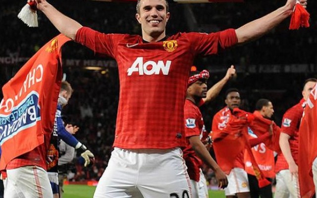 Van Persie ủng hộ HLV Van Gaal đến Old Trafford