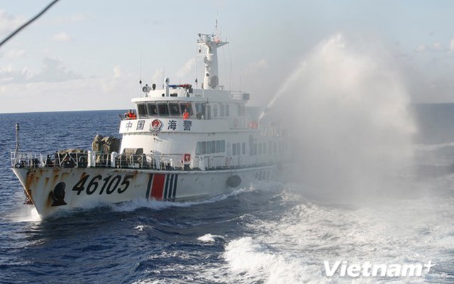 Từ Hoàng Sa: Tàu Trung Quốc đâm thủng tàu Việt Nam