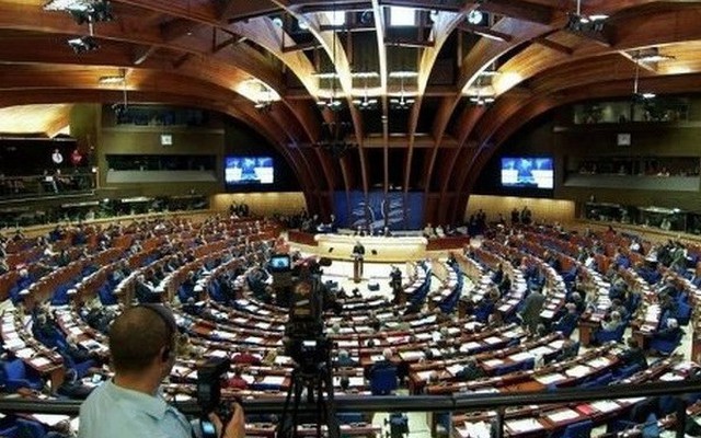 Hội đồng Nghị viện châu Âu kéo dài lệnh trừng phạt phái đoàn Nga