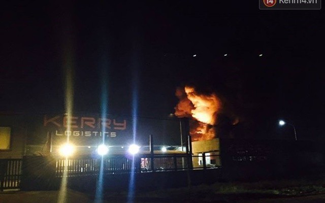 Cháy dữ dội tại kho chứa mút xốp ở Hưng Yên, nhà xưởng bị thiêu rụi
