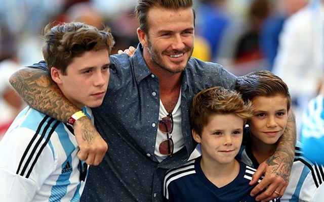 Brooklyn cảm thấy xấu hổ vì là con trai Beckham