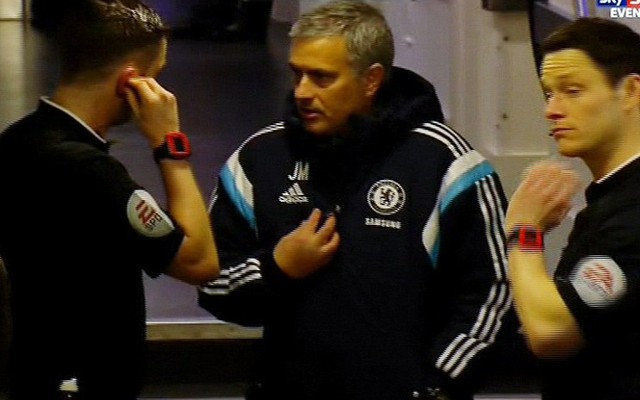 Màn ăn mừng "dị" nhất đời Mourinho