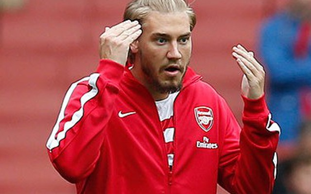 Gã "chân gỗ" khiến Bendtner phải bái làm thầy