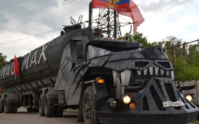 "Đội cận vệ Putin" đưa "cỗ máy kỳ quái" tới Donbass