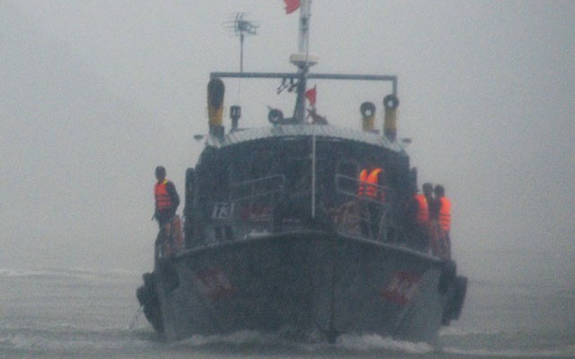 Điều tàu hải quân đón 1.500 du khách mắc kẹt ở đảo Cô Tô