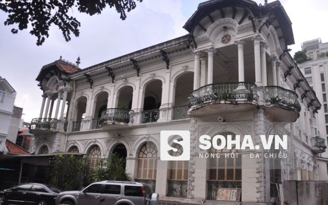 Cận cảnh biệt thự cổ được bán với giá 35 triệu USD giữa Sài Gòn
