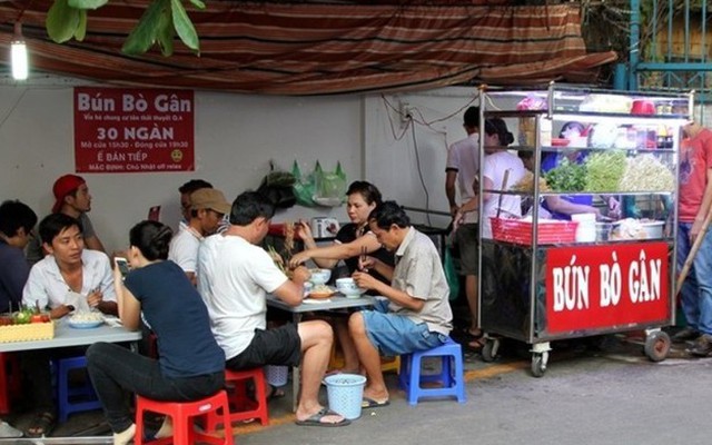 Trải lòng của chủ quán bún bò có bảng "nội quy" độc đáo khi "nghỉ chơi"