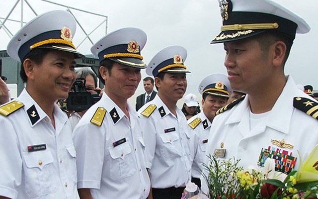 Hạm trưởng gốc Việt chỉ huy 2 tàu khu trục của Hải quân Hoa Kỳ thăm Đà Nẵng