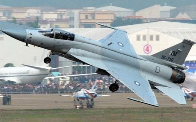 Pakistan mua 110 máy bay Thần sấm JF-17 của Trung Quốc