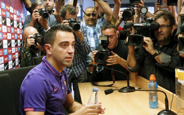 Xavi rời Barcelona sau 24 năm cống hiến