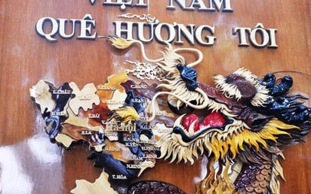 Ngắm bản đồ Việt Nam được trang trí bằng 70 loại gỗ