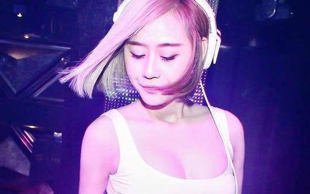 Cận cảnh nhan sắc khó rời mắt của DJ Tiên Moon