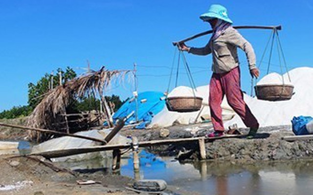 Một tạ muối đổi được... 2 tô bún